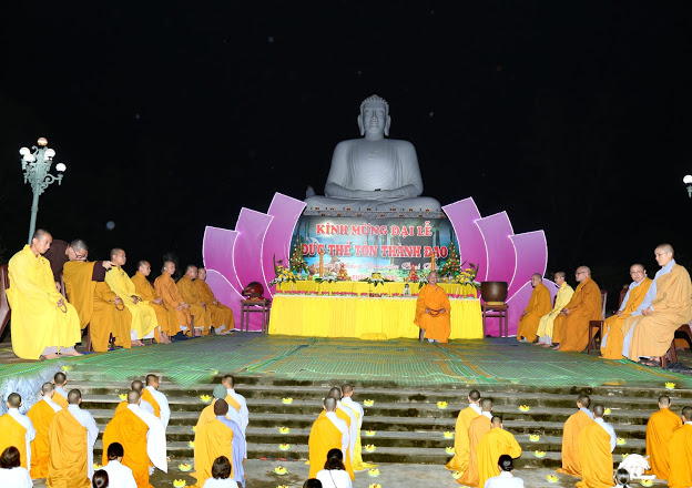 Thiêng liêng Đêm hoa đăng Phật Thành đạo