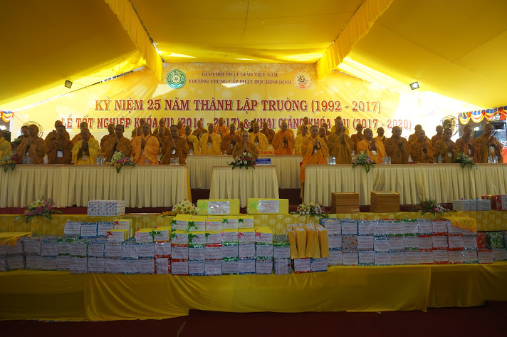 Hình ảnh Lễ Kỷ niệm 25 năm thành lập và Lễ Tốt nghiệp Khóa VII - Khai giảng Khóa VIII tại Trường TCPH Bình Định