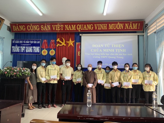 Quy Nhơn: Phật tử tổ đình Minh Tịnh tổ chức từ thiện đầu xuân Nhâm Dần