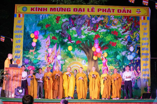 Hoài Ân: Trang Nghiêm Đại lễ Phật đản PL.2566 tại chùa Viên Giác