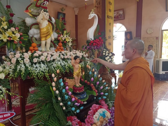 An Nhơn: Tịnh xá Ngọc Duyên tổ chức Đại lễ Phật đản Phật lịch 2566 và phát quà từ thiện