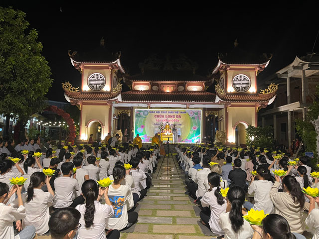 An Nhơn: Hơn 250 học sinh về chùa Long Đa dự lễ Cầu nguyện mùa thi